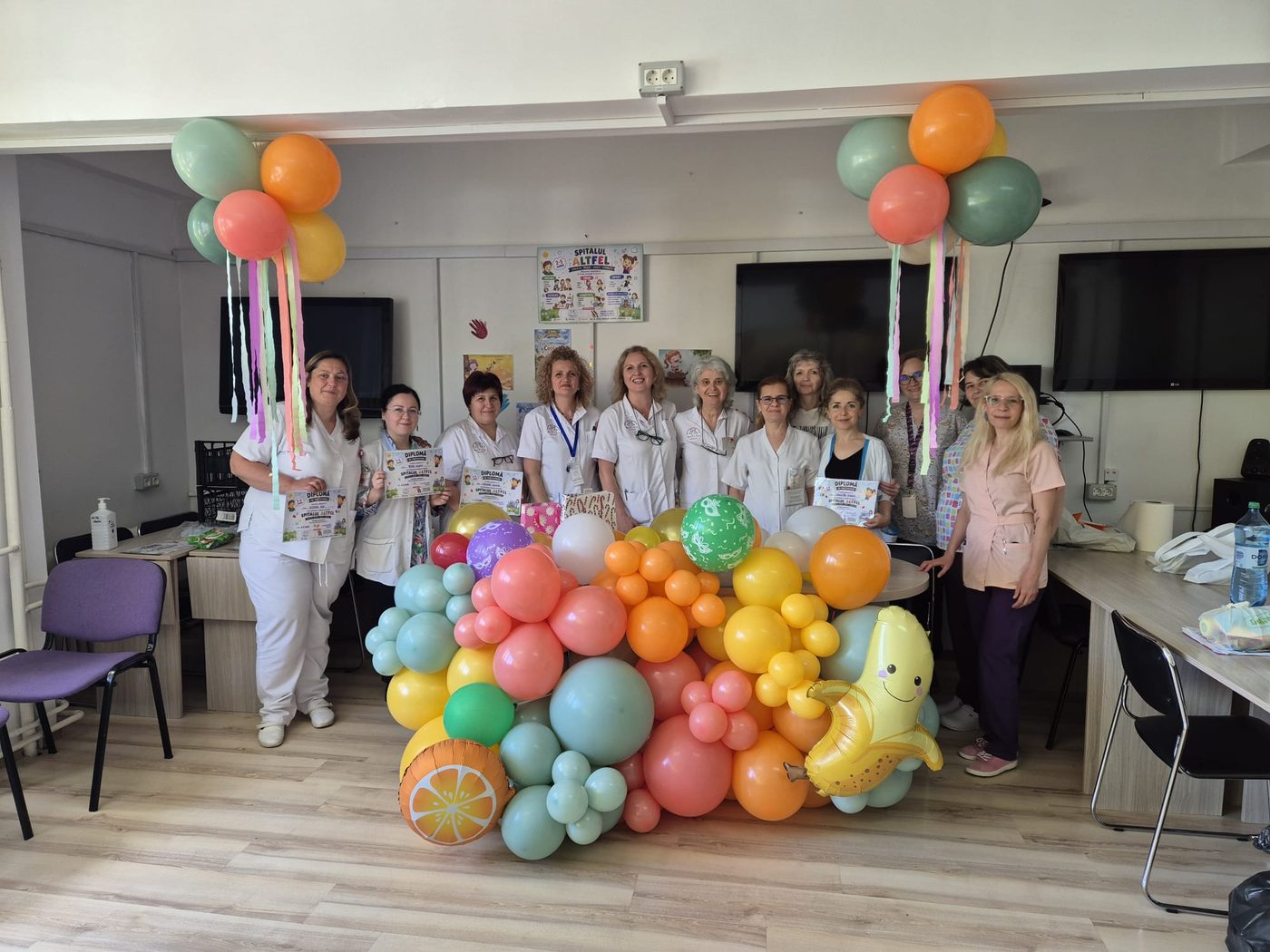 Echipa medicală și organizatorii Spitalul Altfel cu diplome